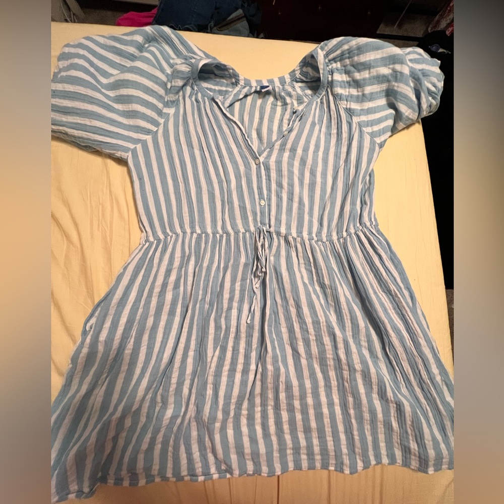 Brand new never worn old navy poof sleeve dress